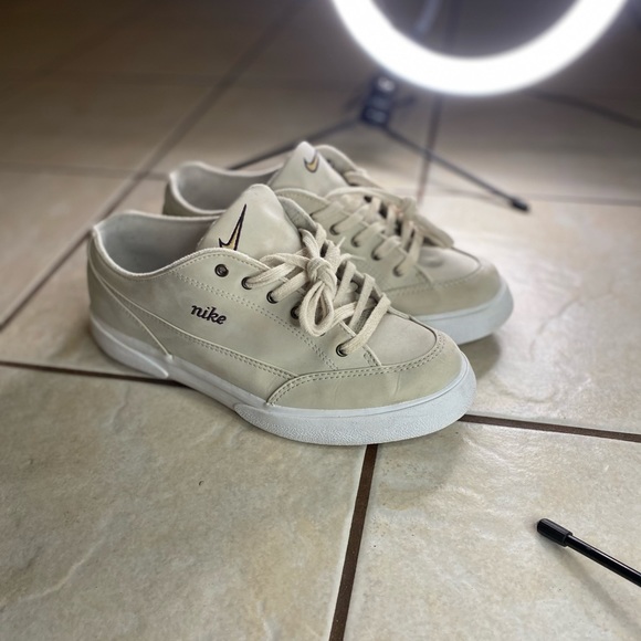 Vintage 1999 GTS womans nikes white MINT - Picture 2 of 8